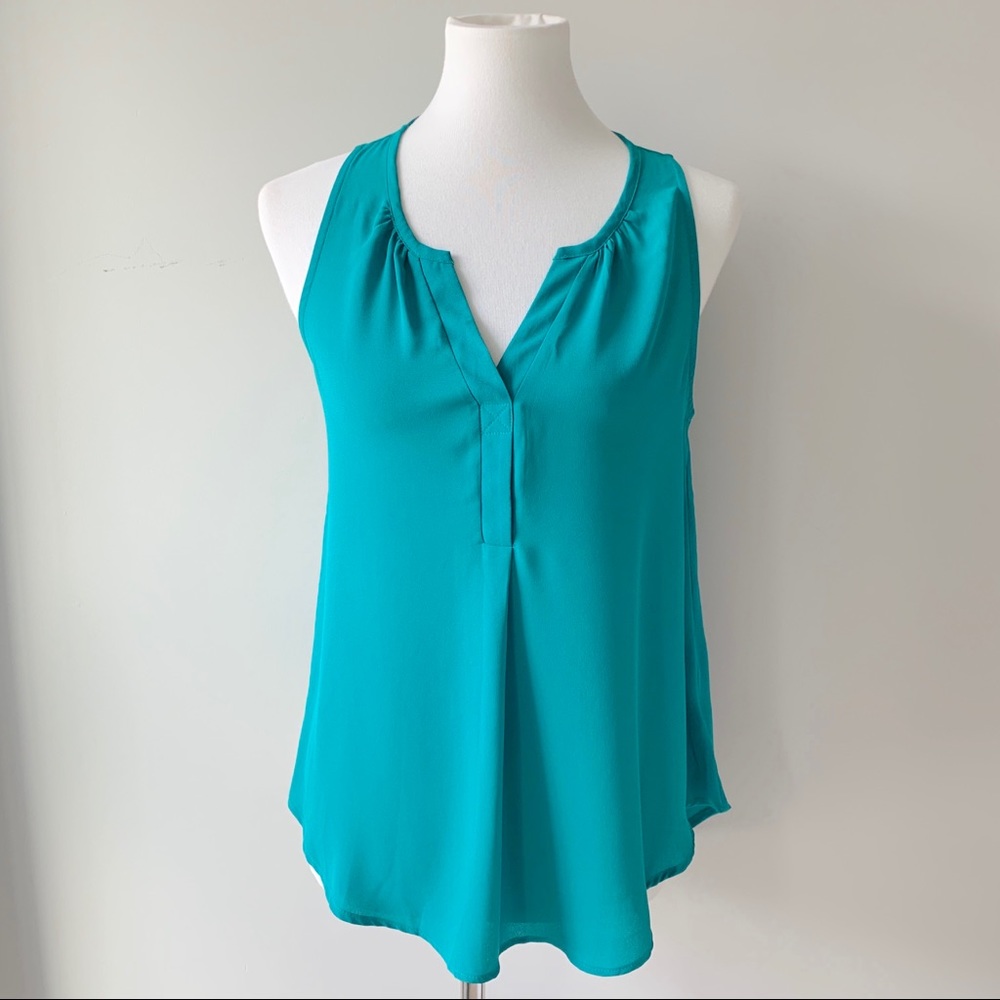 Lush Sleeveless Flowy Top Size Small